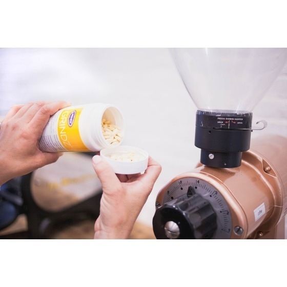 Urnex Grindz - Čisticí prostředek na mlýnky na kávu - 430 gramů