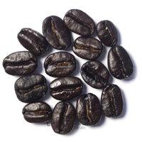 Velmi tmavě pražená kávová zrna